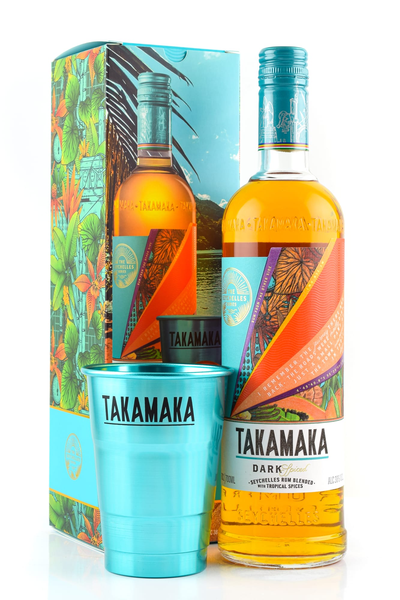 Takamaka Dark Spiced mit Beach Cup