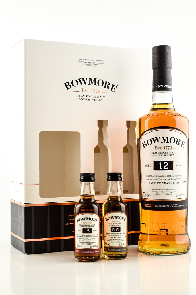 Bowmore 12 Year Old 40% vol. 0,7l with two miniatures Bowmore 12 Year Old 40% vol. 0,7l with two miniatures