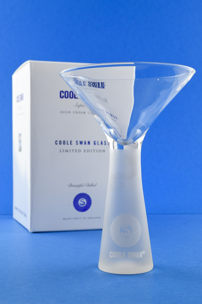 Cool Swan Irish Cream Liqueur 16% vol. 0,7l glass Cool Swan Irish Cream Liqueur 16% vol. 0,7l glass