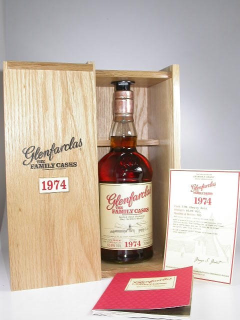 Glenfarclas "The Family Casks" 1974/2007 Sherry Butt 60.8% vol. 0.7l - wooden box