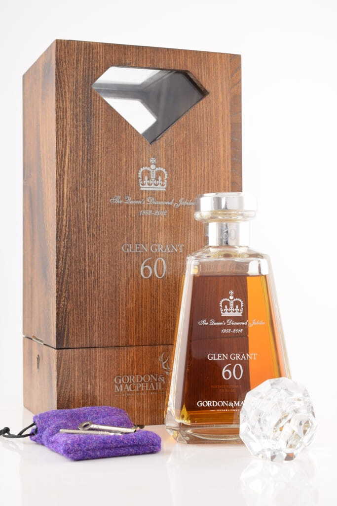 The Queen's Diamond Jubilee 1952-2012 Glen Grant 60 Year Old Gordon & MacPhail 42.3% vol. 0,7l The Queen's Diamond Jubilee 1952-2012 Glen Grant 60 Year Old Gordon & MacPhail 42.3% vol. 0,7l