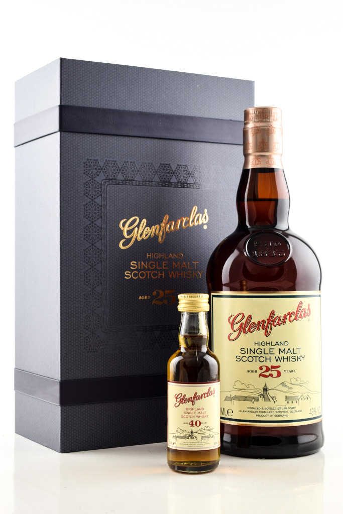 Glenfarclas 25 Year Old 43% vol. 0,7l with 40 Year Old 46% vol. 0.05l Glenfarclas 25 Year Old 43% vol. 0,7l with 40 Year Old 46% vol. 0.05l