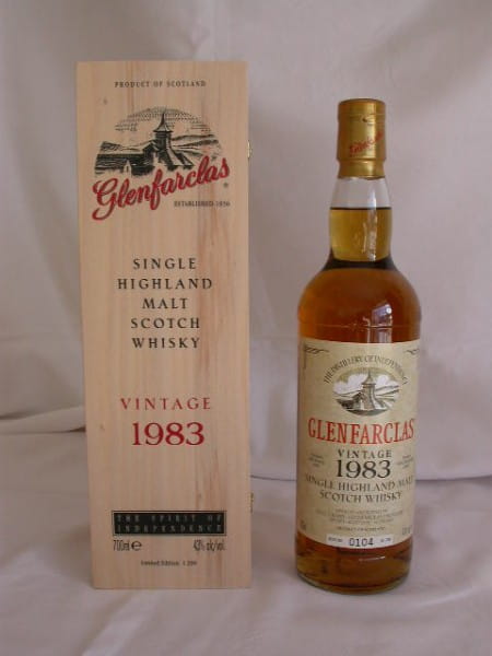 Glenfarclas 1983 in wooden box 43% vol. 0,7l